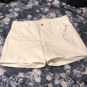 White Jean Stretch Shorts (6 inch inseam)